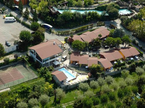 Aparthotel Borgo Blu Poggio Lazise Exterior foto